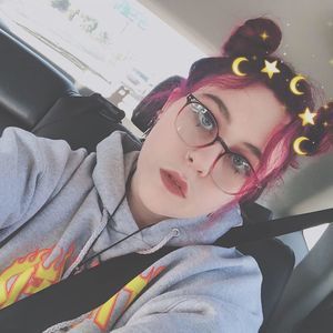 Meet your Posher, Claire